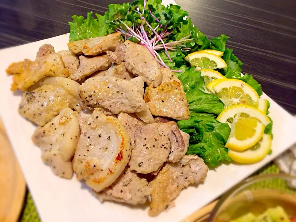 豚モモ肉香草焼き。|かれんさん