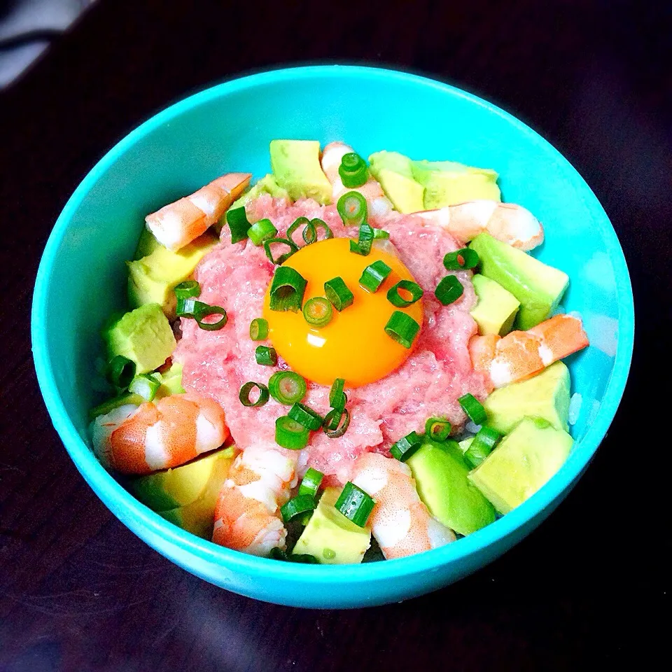 エビとアボカドのネギトロ丼|Frau₍ᐢɞ̴̶̷ ·̮ ɞ̴̶̷ᐢ₎さん