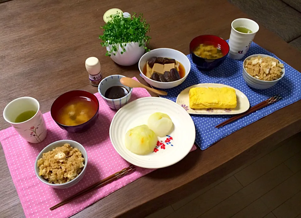 鯛と筍の炊き込み御飯、出し巻き卵、淡路産 田楽新玉ねぎ、じゃがいものお味噌汁、高野豆腐の椎茸煮|pentarouさん