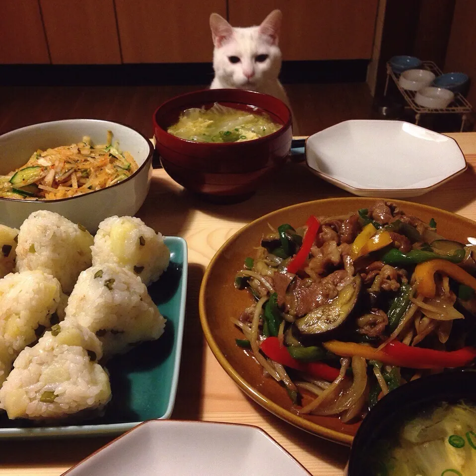 Snapdishの料理写真:青椒肉絲。と、昨日の残りおかず。|naouさん