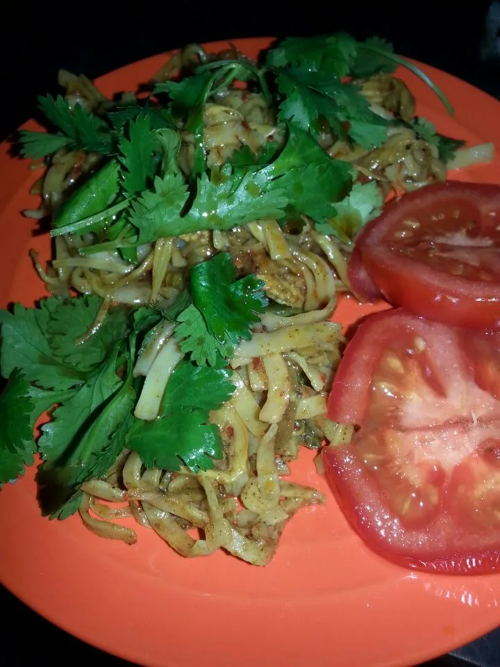 Snapdishの料理写真:curried noodles from take out spruced up with cilantro, lime juice, and chili oil.  with tomatoes. =lunch.|Polly Gelfusoさん