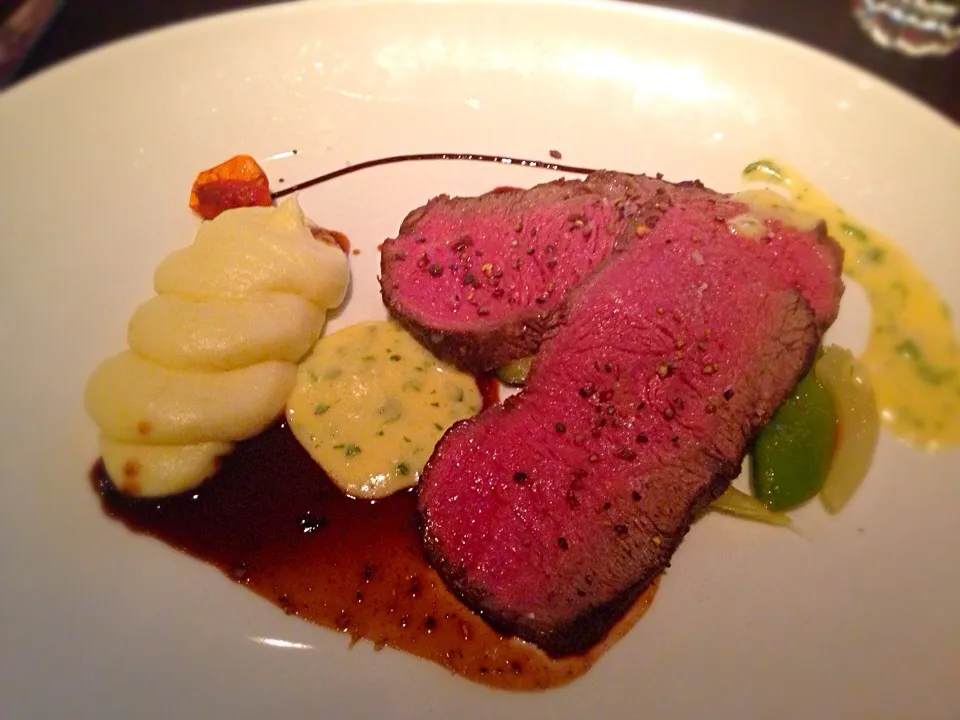 Snapdishの料理写真:Roastbeef with Olive-Mashed potatoes|Fujiko Toyohashiさん