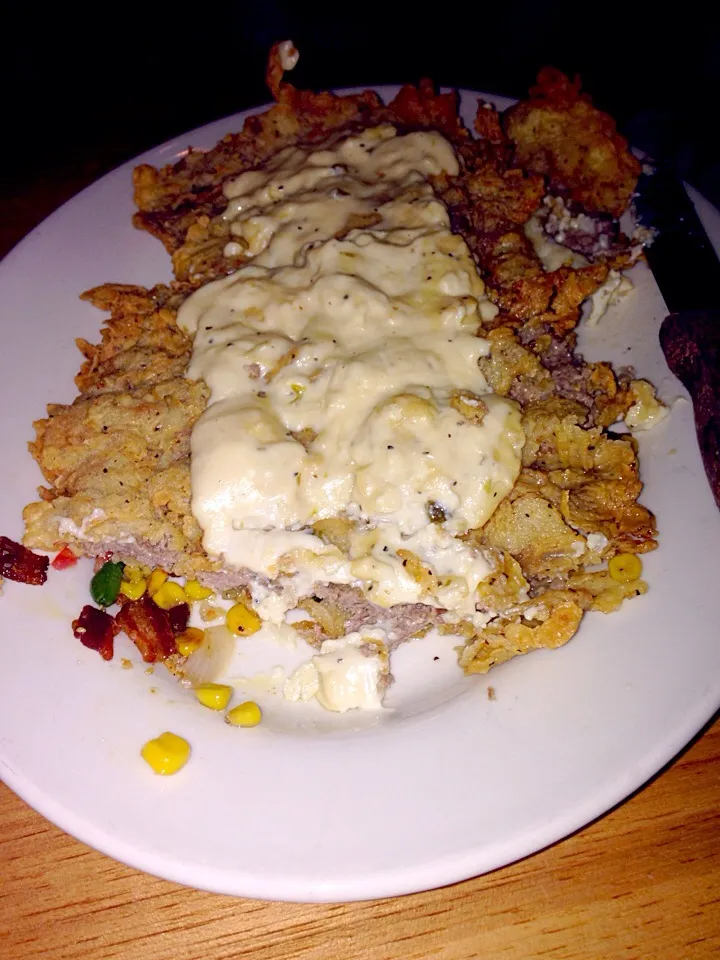 Chicken Fried Steak on top of veggies....|Sinjin Tigerさん