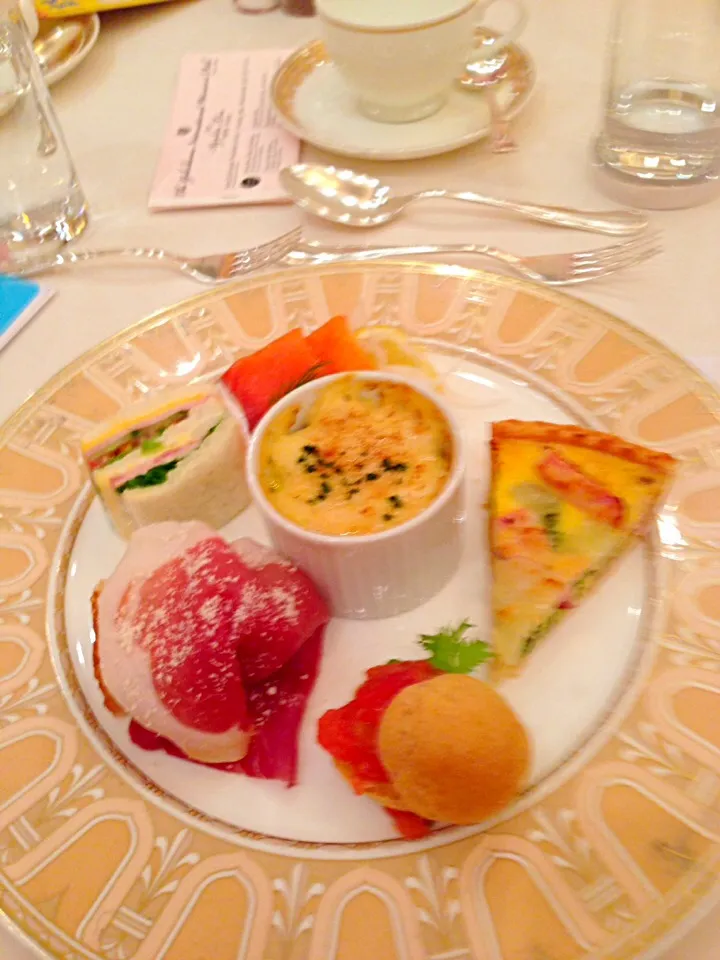 Snapdishの料理写真:Mixed lunch plat|Beate Weissenbergerさん