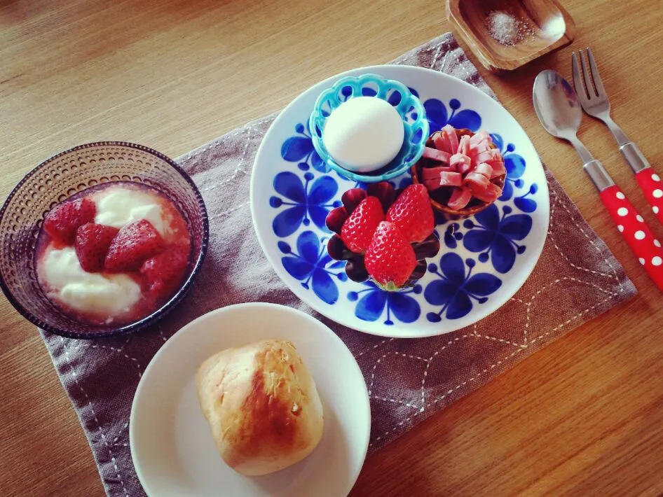 今朝の娘朝ごはん(苺も終わりやね)|まいまいさん