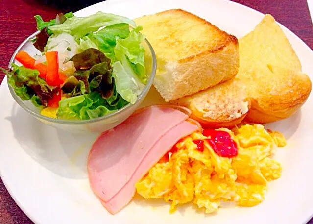 Scramble Egg, Ham & Toast Bread|Liezlさん