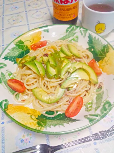 Snapdishの料理写真:アボカドと梅の冷製パスタ|うたかた。さん