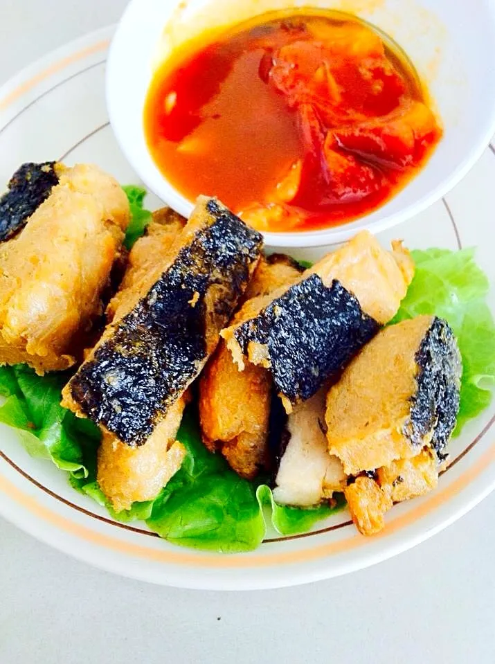 Vegetarian fish with pure tomatoes dipping sauce.|samantha wさん