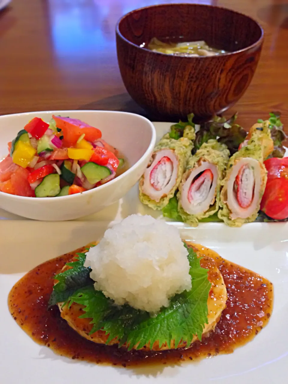 Snapdishの料理写真:⭐️ふわふわお豆腐ハンバーグ ポン酢ソース ⭐️ちくわとカニカマの磯辺揚げ ⭐️カラフルサラダ ⭐️キャベツと椎茸の味噌汁|よっちぃさん