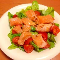 Snapdishの料理写真:Salmon sashimi salad with wasabi dressing|Bethany M. Longさん