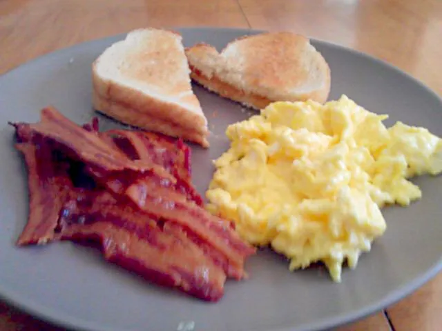 My breakfast bacon eggs and toast|Jack Polandさん