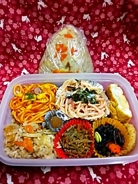 筍ご飯おにぎり
筍ご飯とパスタのお弁当|猫田さん