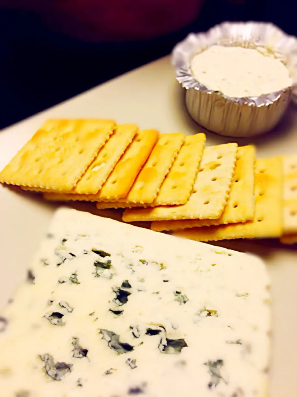 Blue cheese with crackers|coxiella24さん