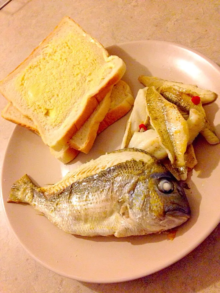 Snapdishの料理写真:Fishermans late night supper|Chrisy Hillさん