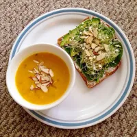 Snapdishの料理写真:042514 Sugar pumpkin soup & healthy avocado spinach toast|Caroline Kimさん