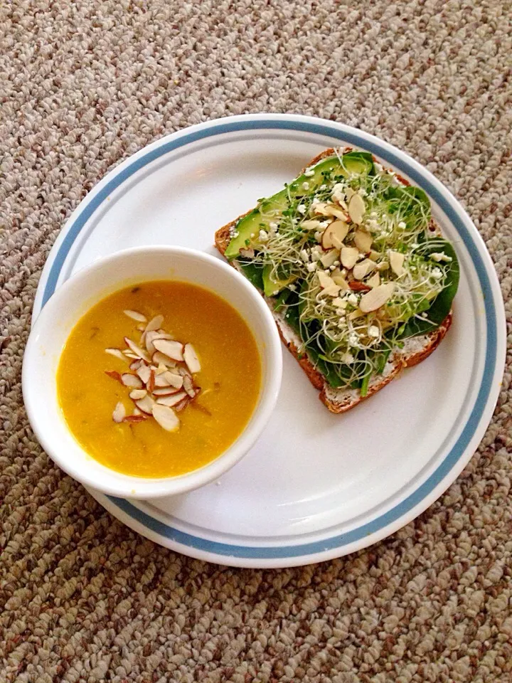 042514 Sugar pumpkin soup & healthy avocado spinach toast|Caroline Kimさん