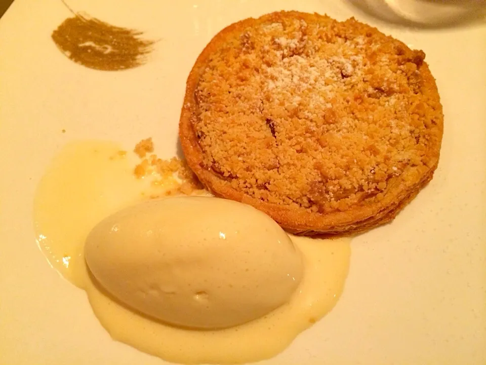 Crispy Caramelized Pear Tart with homemade Bailey ice cream|Carin Tayさん