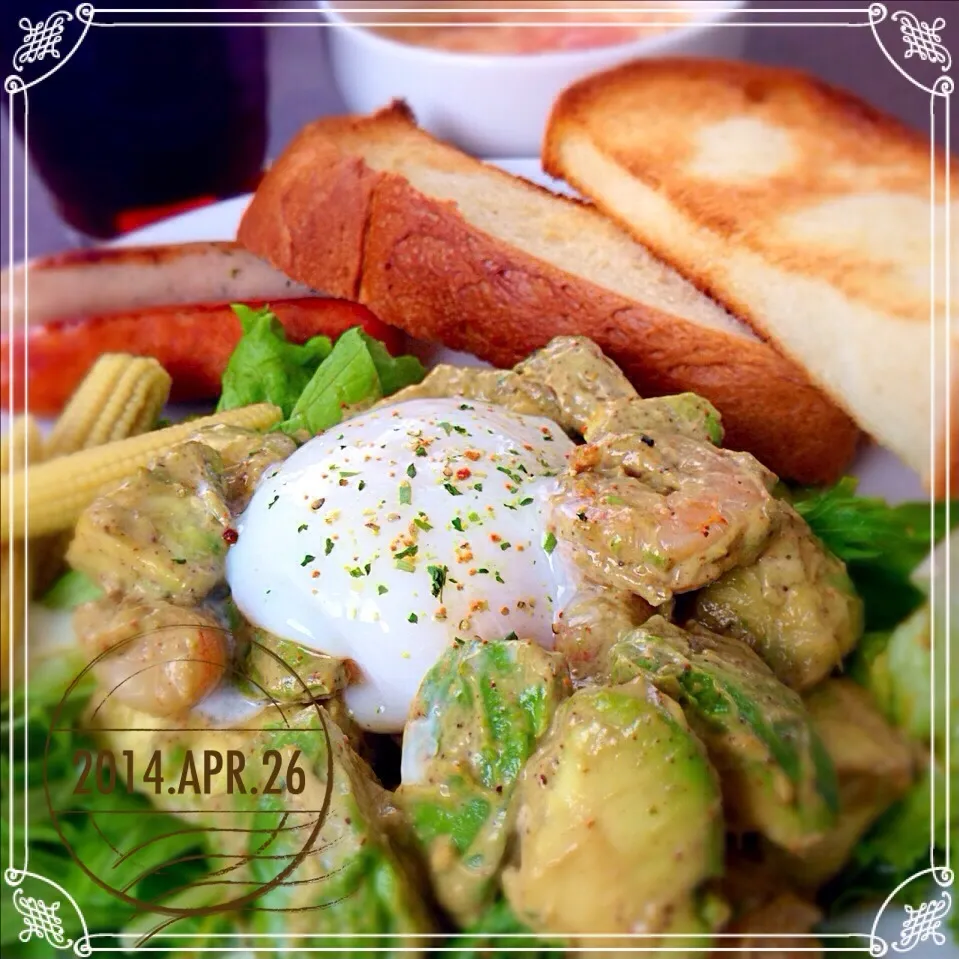 namastelotus michakoさんの  Non mayonnaise☆Spicy riped avocad shrimp salad/マヨネーズ不使用、完熟アボカドのエビチリサラダ で朝ごはん♡|佐倉さん