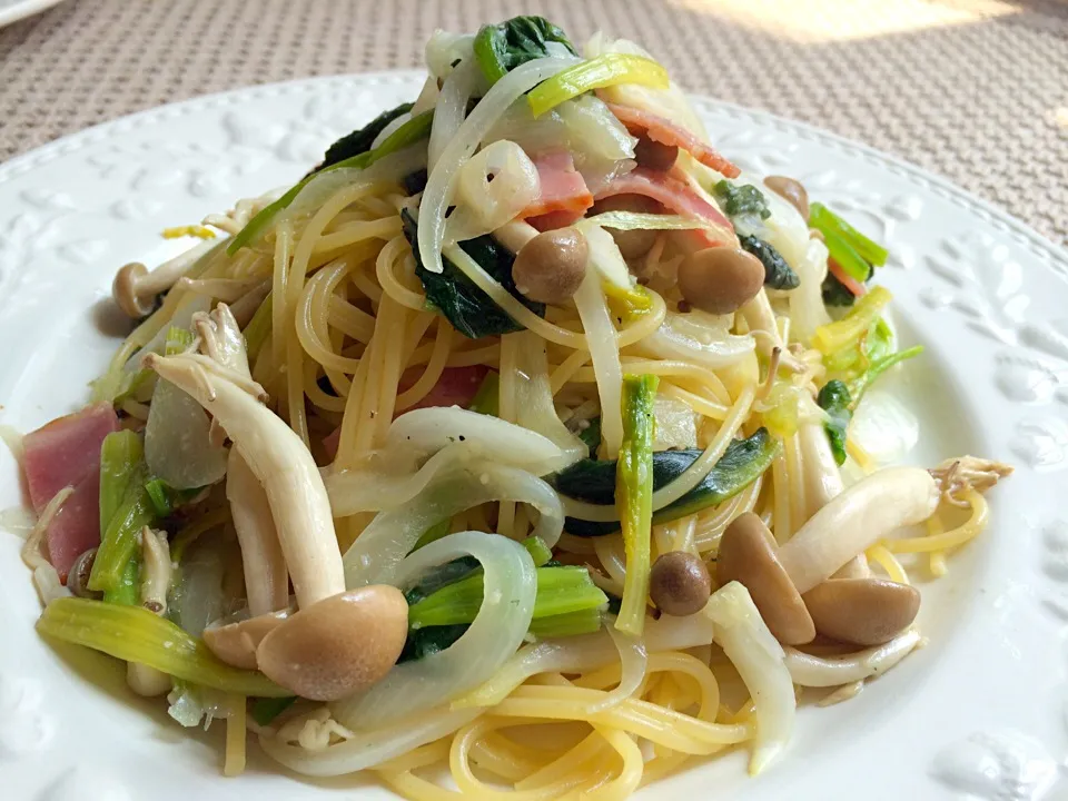 Spinach, mushroom, onion and bacon pasta for brunch|Yumi  Furuyamaさん