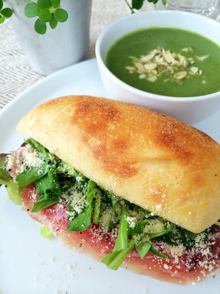 チャバタサンドでブランチ🍞|kazumixさん