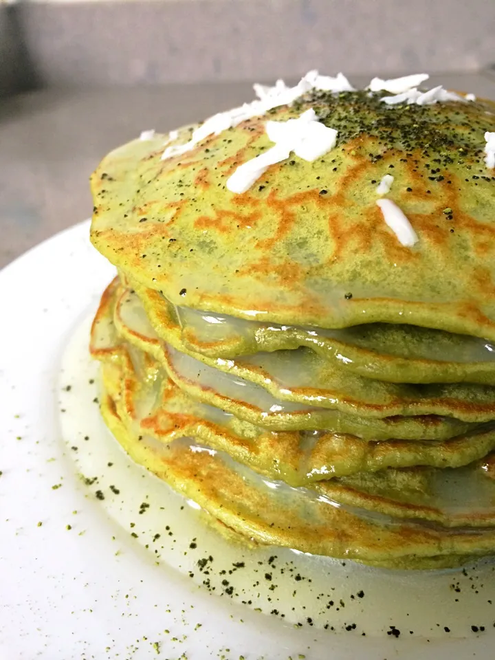 Matcha pancakes with white chocolate|12Dragonさん