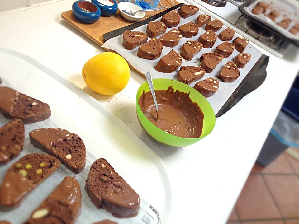 Homemade chocolate, orange, almond & pistachio biscotti|Samantha Jane Russoさん