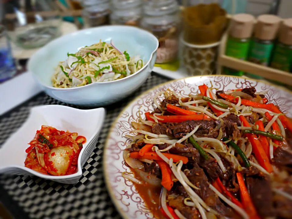 切り干し大根と紫カブと大葉＆ミョウガのサラダ  肉野菜炒め  牛角キムチ|石川洋子さん