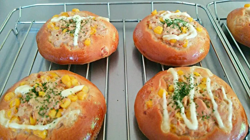 Snapdishの料理写真:今日も全粒粉で！クロックツナ！corn＆tuna bread!|mimiさん