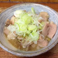 浜松町秋田屋の 牛もつ煮込み|ホッピー山かけさん