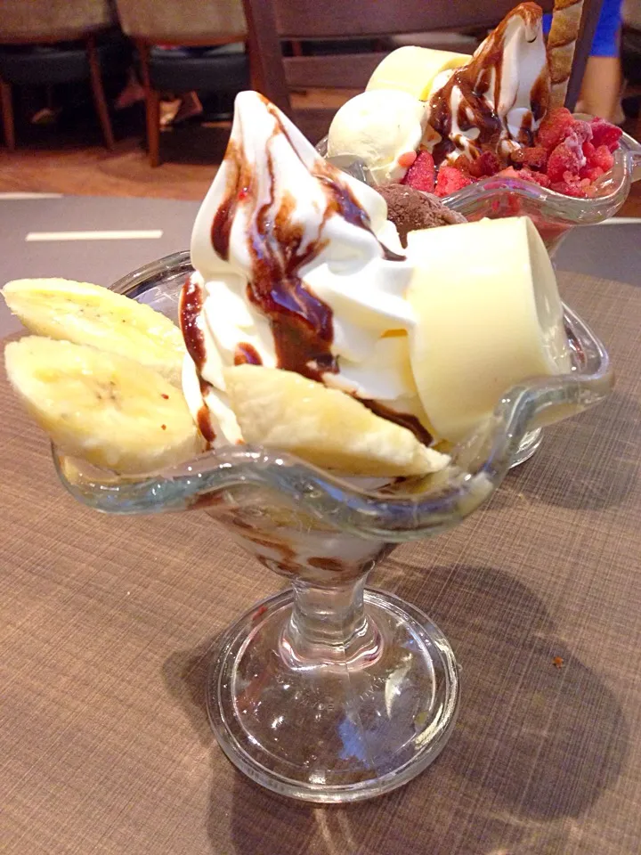 Snapdishの料理写真:Choco Bana Spilt & Choco Berry #icecream|Agnes Cheeさん