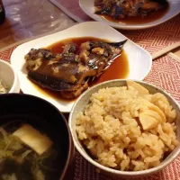 Snapdishの料理写真:晩ご飯🍚メインはカレイ煮付け、たけのこご飯|akikoさん