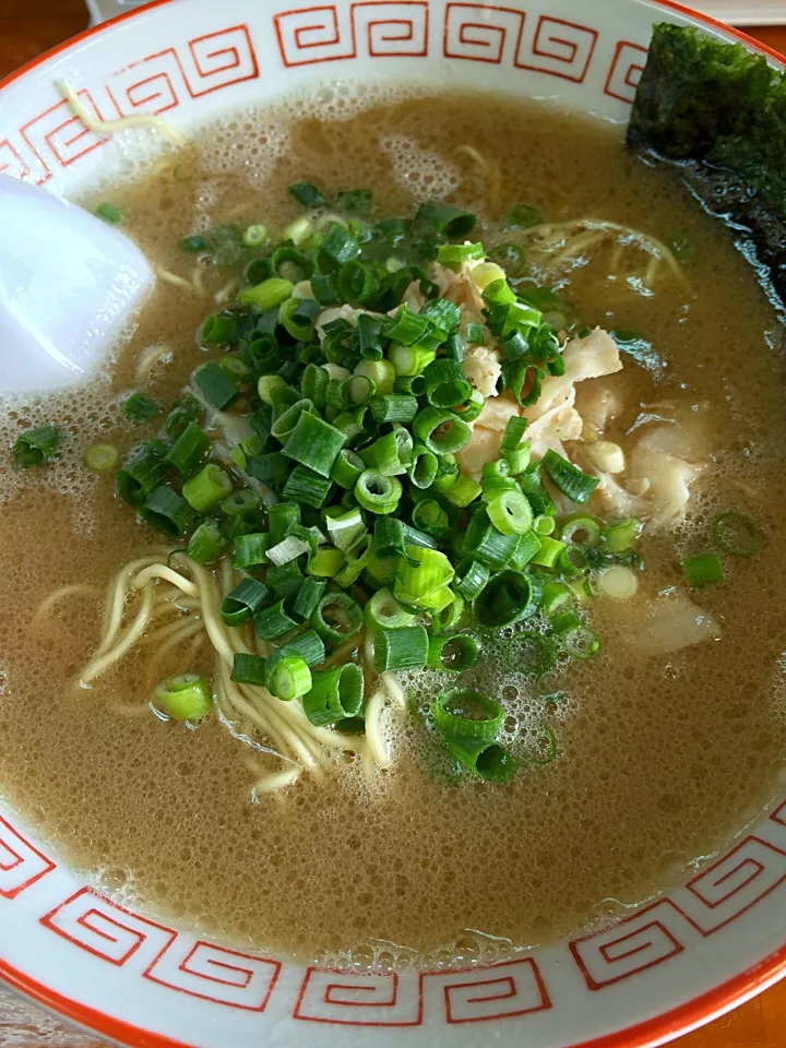 Snapdishの料理写真:しぇからしかのとんこつラーメン|Kouki Tanabeさん