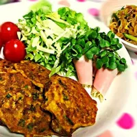 Snapdishの料理写真:猪肉のピカタ
野菜サラダ
春雨の中華風和え|じゅんさん