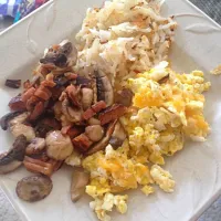 Eggs, hash browns, mushrooms & ham|Kendra Leeさん