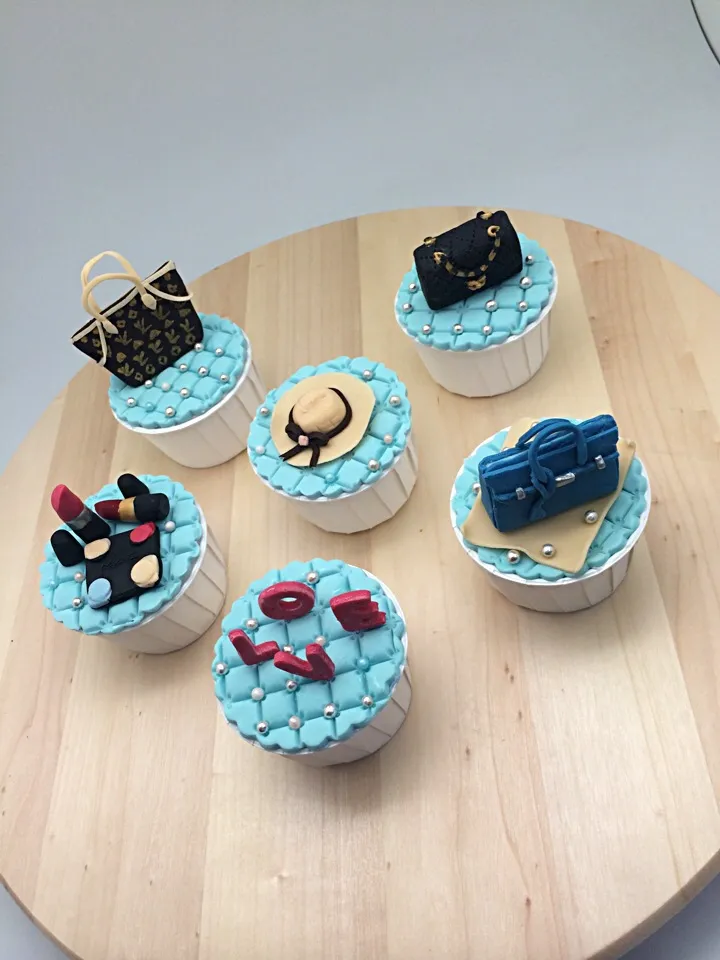 Snapdishの料理写真:My very first time with fondant <3|JJさん