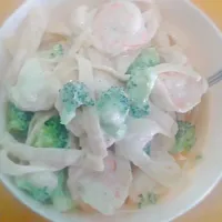 Alfredo fetticuni w/ shrimp, cauliflower and broccoli|Lesley Flowerさん