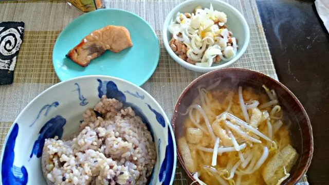 カジキの照り焼き＆納豆＆もやしの味噌汁|まぐろさん