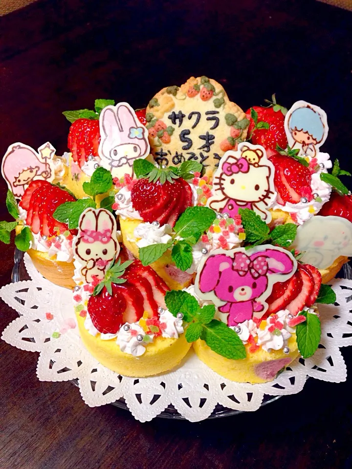 サクラ5歳誕生日ケーキ*\(^o^)/*ストロベリーロールタワー❤️|富士子🍒🐰🍓さん