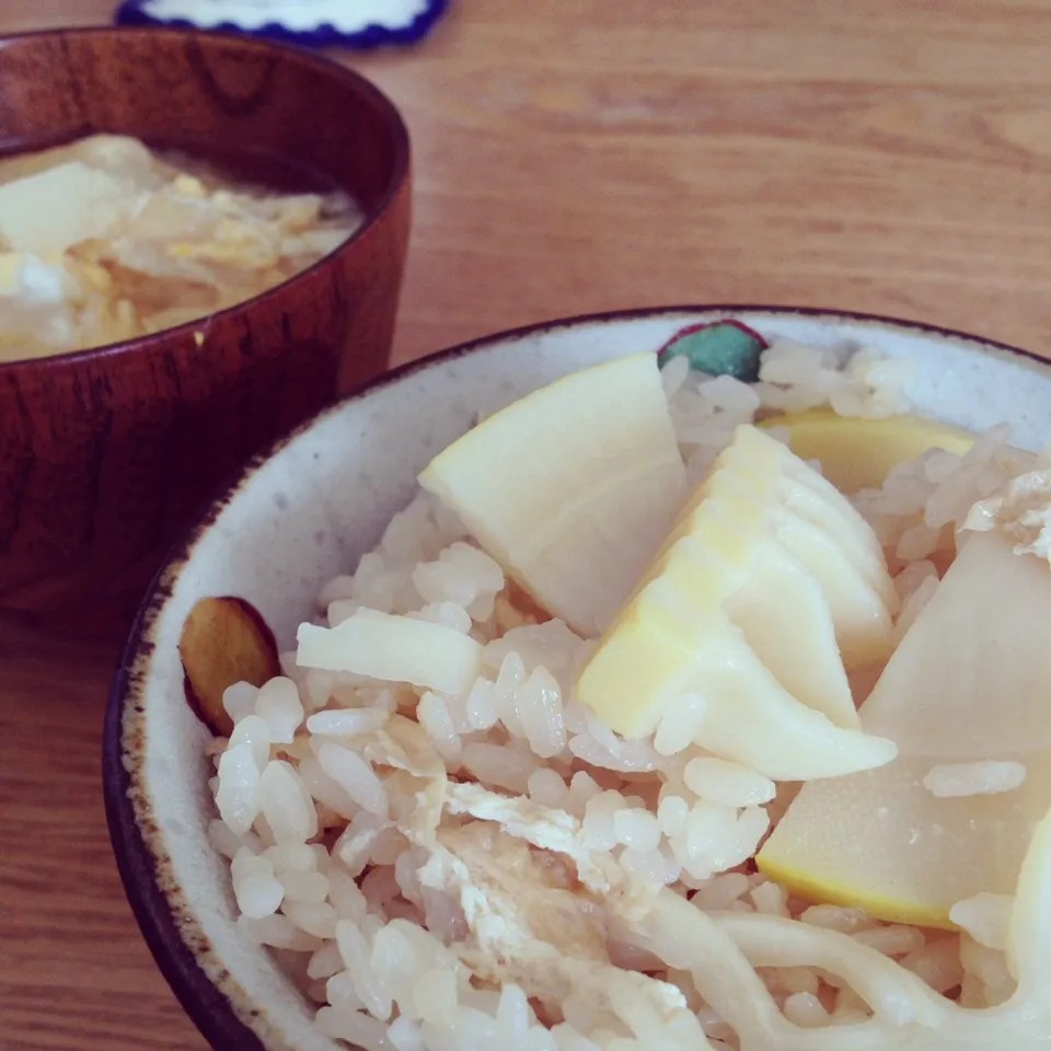 Snapdishの料理写真:タケノコご飯とタケノコのお味噌汁。|shunkさん