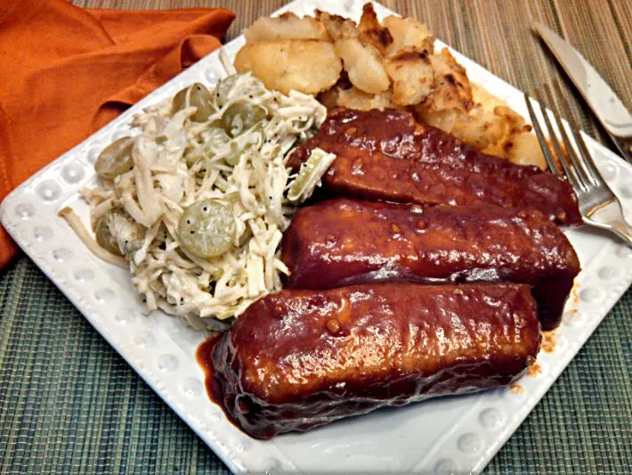 BBQ Country Ribs with Green Apple Slaw and fried potatoes|Sashi Steinerさん