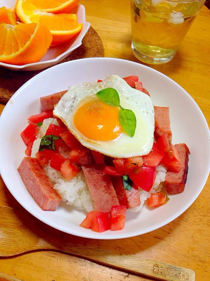 スパムとトマトでロコモコ|あちょんさん