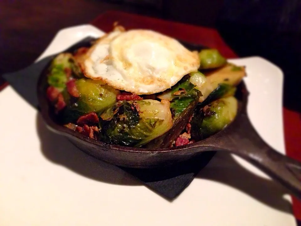 Snapdishの料理写真:hot iron skilet aged basalmic viniger glazed brussle sprouts with bacon and warm egg|Benさん