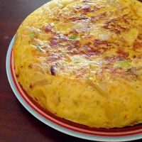 Snapdishの料理写真:スペインオムレツ、トルティージャ・デ・パタータ。Tortilla de Patata  con espárragos|Takuya Nomuraさん