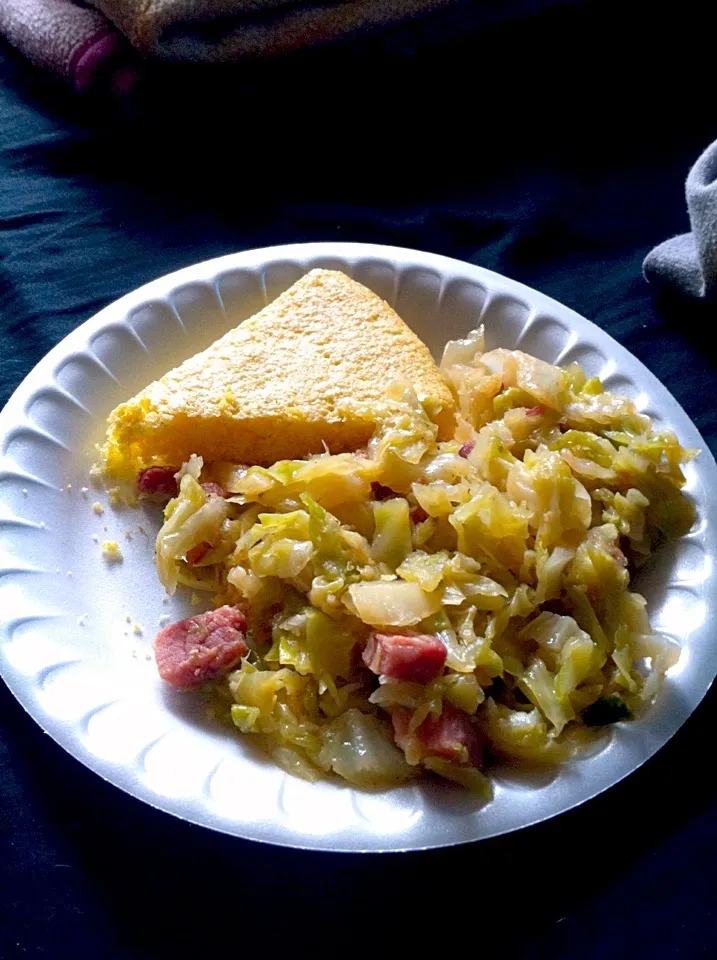 Fried cabbage and cornbread|Howie Gibsonさん