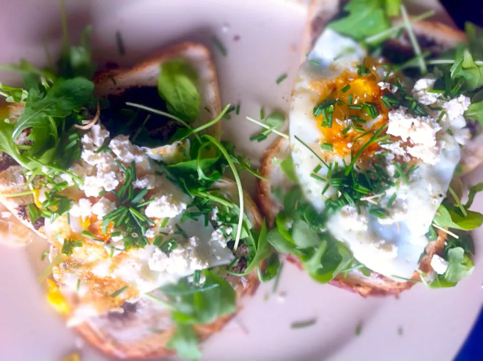 Snapdishの料理写真:Toast. Vegemite. Eggs. Rocket. Chives.|Safiraさん