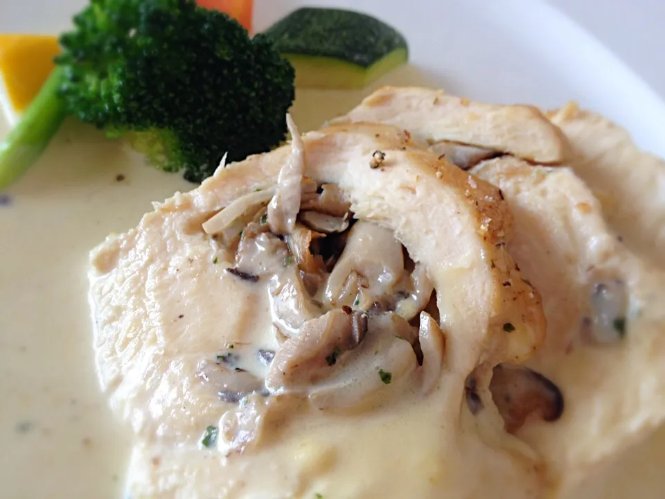 Snapdishの料理写真:Roasted Stuffed Chicken Breast With Mushroom,Vegetables And Tarragon Sauce,Le Bourgeois. Hotel Continental Saigon.2014.4.26|tarqarさん