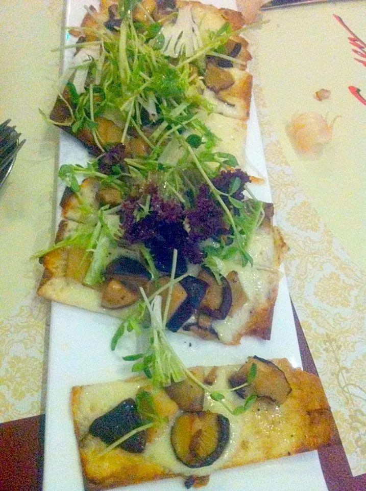 10 types mushroom pizza|skyblueさん