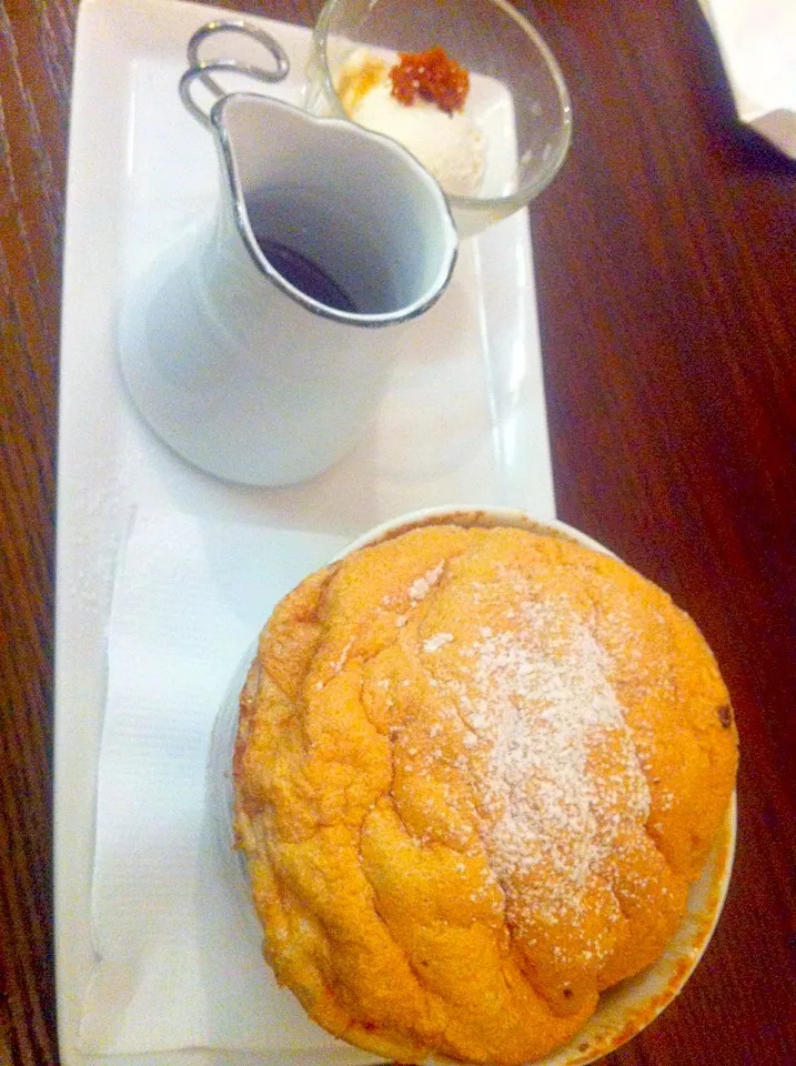 Chocolate soufflé with honeycomb ice cream|skyblueさん