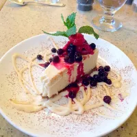 Vegan Cheesecake with berries|Lalaさん