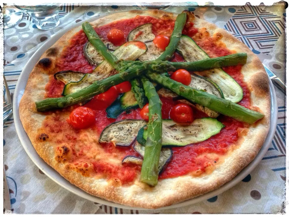 Pizza🍕🍕 vegetariana🍆🍅|Sara Derudiさん